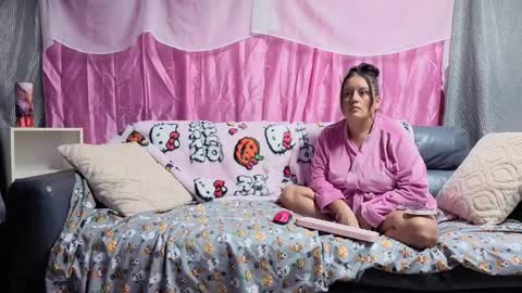 Snapshot of scarlettrose_86 chatting on 10/19/25, 02:12 scarlettrose_86 online show from 10/19/25, 02:12