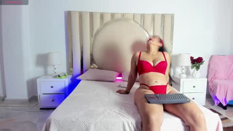 Snapshot of scarlettross_ chatting on 02/18/25, 11:55 Scarlett Ross  online show from 02/18/25, 11:55