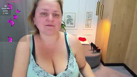 Snapshot of scarlettsoft chatting on 09/15/25, 05:29 Scarlett online show from 09/15/25, 05:29