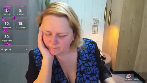 Snapshot of scarlettsoft chatting on 11/12/25, 05:41 Scarlett online show from 11/12/25, 05:41