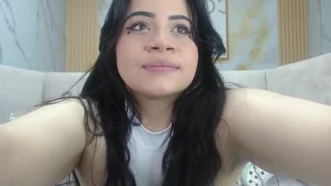 Snapshot of scarlettt_s chatting on 10/23/25, 09:13 Scarlett online show from 10/23/25, 09:13