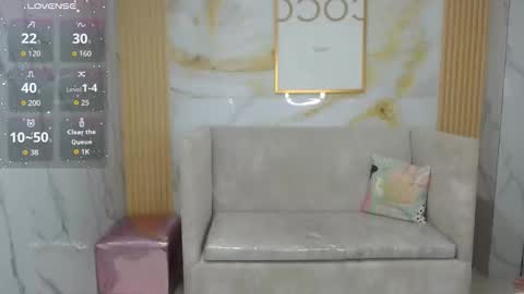 Snapshot of scarlettt_s chatting on 12/13/25, 08:14 Scarlett online show from 12/13/25, 08:14