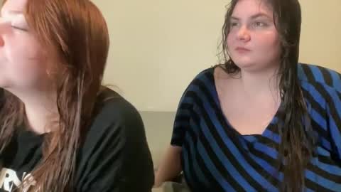 Snapshot of scarletttsinner chatting on 09/25/25, 04:05 scarletttsinner online show from 09/25/25, 04:05