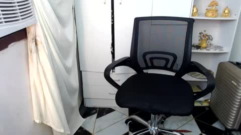 Queen Scarlet online show from 01/12/25, 08:25