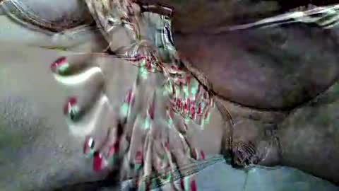 Snapshot of schatzle chatting on 01/11/25, 12:33 schatzle online show from 01/11/25, 12:33