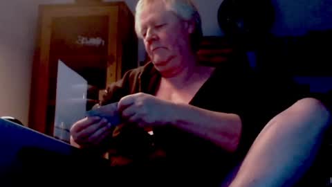 Snapshot of schnatter66 chatting on 12/13/24, 03:32 Thomas online show from 12/13/24, 03:32