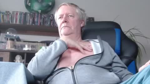 Snapshot of schnatter66 chatting on 12/27/24, 09:39 Thomas online show from 12/27/24, 09:39