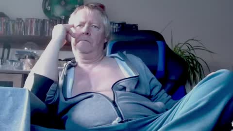 Snapshot of schnatter66 chatting on 01/02/25, 09:22 Thomas online show from 01/02/25, 09:22