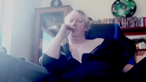 Snapshot of schnatter66 chatting on 02/17/25, 09:24 Thomas online show from 02/17/25, 09:24