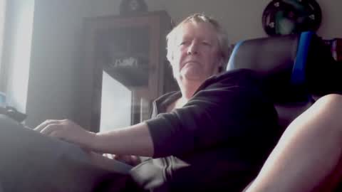 Snapshot of schnatter66 chatting on 02/23/25, 10:06 Thomas online show from 02/23/25, 10:06