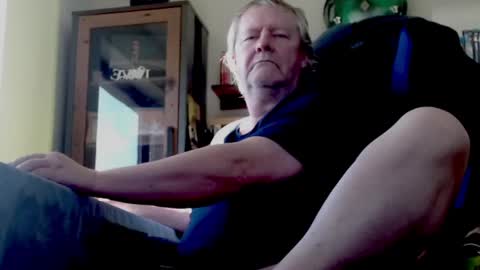 Snapshot of schnatter66 chatting on 03/02/25, 01:49 Thomas online show from 03/02/25, 01:49