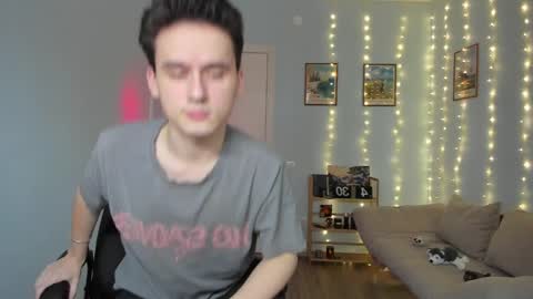 Snapshot of scooby_r chatting on 12/21/24, 09:23 Thomas brunette and Alex blond online show from 12/21/24, 09:23