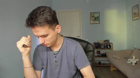 Snapshot of scooby_r chatting on 01/17/25, 07:51 Thomas brunette and Alex blond online show from 01/17/25, 07:51