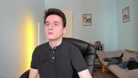 Snapshot of scooby_r chatting on 02/06/25, 12:26 Thomas brunette and Alex blond online show from 02/06/25, 12:26