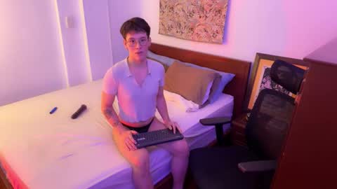 Snapshot of scoobysnack_ chatting on 12/19/25, 01:34 ScoobySnack online show from 12/19/25, 01:34