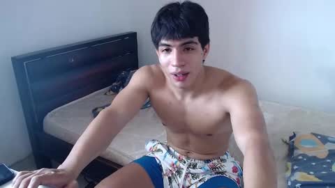 Snapshot of scoot2115 chatting on 10/26/25, 05:52 scoot2115 online show from 10/26/25, 05:52