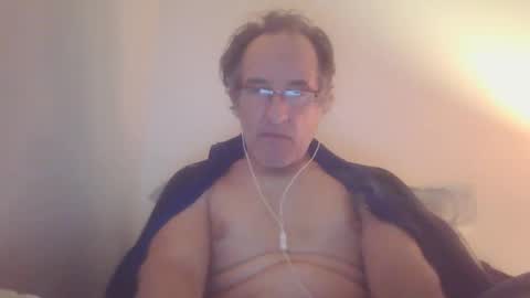 Snapshot of scotchwhieskie chatting on 12/19/24, 11:57 scotchwhieskie online show from 12/19/24, 11:57