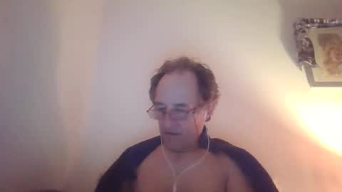 Snapshot of scotchwhieskie chatting on 10/26/25, 11:42 scotchwhieskie online show from 10/26/25, 11:42