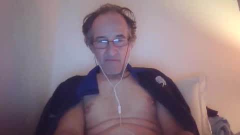 Snapshot of scotchwhieskie chatting on 11/15/25, 11:54 scotchwhieskie online show from 11/15/25, 11:54