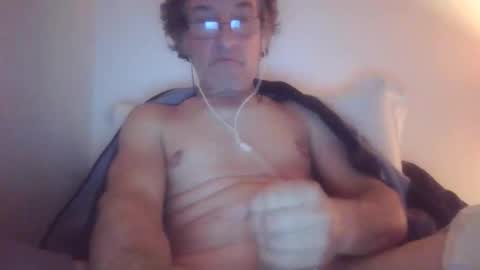 Snapshot of scotchwhieskie chatting on 11/23/25, 12:32 scotchwhieskie online show from 11/23/25, 12:32