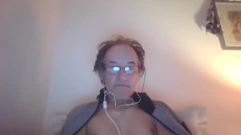 Snapshot of scotchwhieskie chatting on 11/26/25, 11:39 scotchwhieskie online show from 11/26/25, 11:39