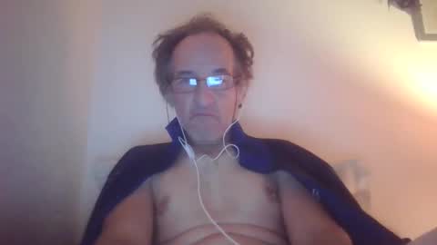 Snapshot of scotchwhieskie chatting on 11/30/25, 12:03 scotchwhieskie online show from 11/30/25, 12:03