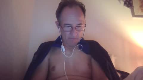 Snapshot of scotchwhieskie chatting on 12/14/25, 11:20 scotchwhieskie online show from 12/14/25, 11:20