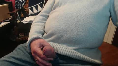 Snapshot of scottbearfun chatting on 02/11/25, 04:02 scottbearfun online show from 02/11/25, 04:02