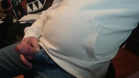 Snapshot of scottbearfun chatting on 02/12/25, 04:33 scottbearfun online show from 02/12/25, 04:33