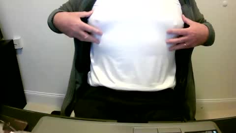 Snapshot of scotti30 chatting on 12/22/24, 09:00 Scott online show from 12/22/24, 09:00