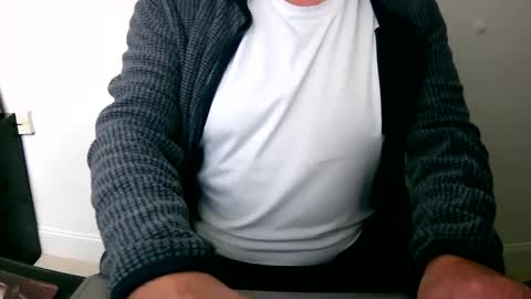 Snapshot of scotti30 chatting on 12/30/24, 12:09 Scott online show from 12/30/24, 12:09