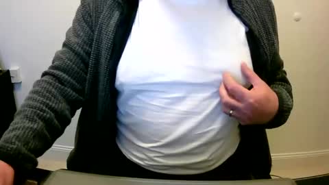 Snapshot of scotti30 chatting on 12/31/24, 09:10 Scott online show from 12/31/24, 09:10