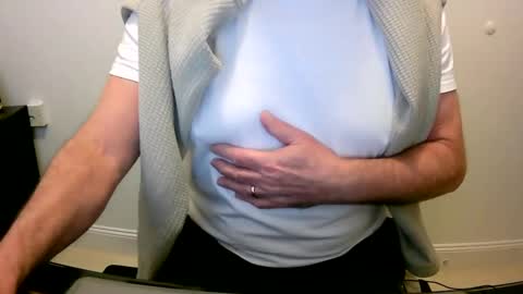 Snapshot of scotti30 chatting on 01/05/25, 09:26 Scott online show from 01/05/25, 09:26