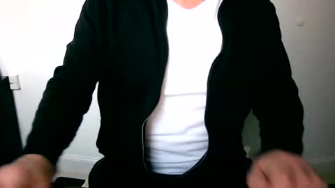 Snapshot of scotti30 chatting on 01/09/25, 09:27 Scott online show from 01/09/25, 09:27