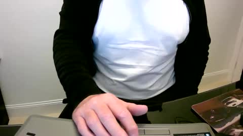 Snapshot of scotti30 chatting on 01/10/25, 09:13 Scott online show from 01/10/25, 09:13