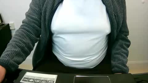 Snapshot of scotti30 chatting on 01/12/25, 12:23 Scott online show from 01/12/25, 12:23