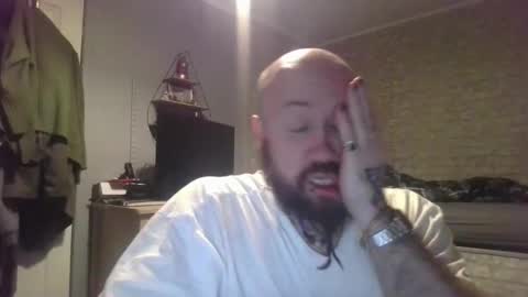 Snapshot of scottish_alien chatting on 04/19/26, 12:54 Richard James online show from 04/19/26, 12:54