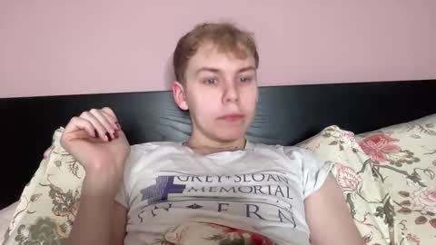 Snapshot of scottish_twink01 chatting on 10/21/25, 04:41 danny online show from 10/21/25, 04:41
