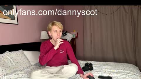 Snapshot of scottish_twink01 chatting on 11/19/25, 04:40 danny online show from 11/19/25, 04:40