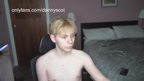 Snapshot of scottish_twink01 chatting on 11/28/25, 05:48 danny online show from 11/28/25, 05:48