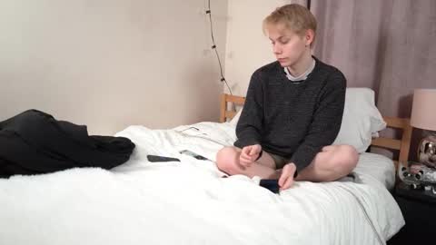 Snapshot of scottish_twink01 chatting on 12/02/25, 04:57 danny online show from 12/02/25, 04:57