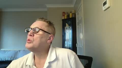 Snapshot of scottsman214 chatting on 02/28/25, 05:15 James online show from 02/28/25, 05:15