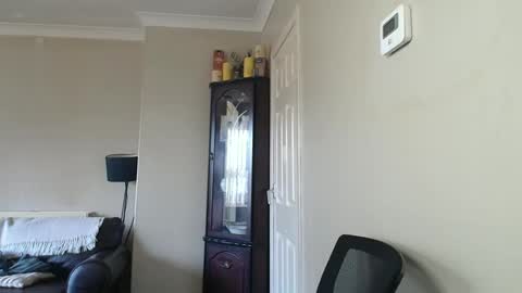 Snapshot of scottsman214 chatting on 03/01/25, 04:54 James online show from 03/01/25, 04:54