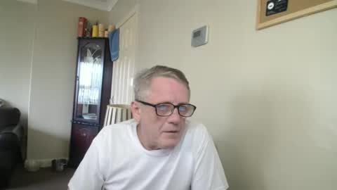 Snapshot of scottsman214 chatting on 10/27/25, 11:25 James online show from 10/27/25, 11:25