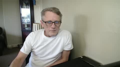 Snapshot of scottsman214 chatting on 11/01/25, 09:44 James online show from 11/01/25, 09:44