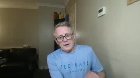 Snapshot of scottsman214 chatting on 11/01/25, 09:50 James online show from 11/01/25, 09:50