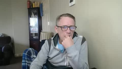 Snapshot of scottsman214 chatting on 11/03/25, 10:49 James online show from 11/03/25, 10:49