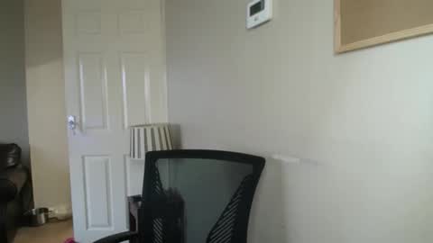 Snapshot of scottsman214 chatting on 12/14/25, 12:21 James online show from 12/14/25, 12:21