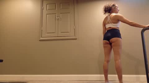 Scout has fun online show from 12/17/25, 02:34