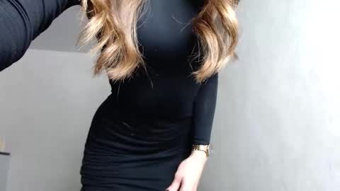 Snapshot of scratc_h chatting on 10/18/25, 03:24 scratc_h online show from 10/18/25, 03:24